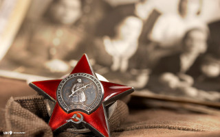Red star silver star brown - socialist realism free wallpaper