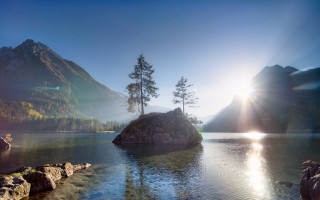 Lake mountains trees sun rock - mountain and trees free wallpaper