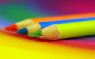 Colored pencils multicolored surface blurry - the same color free wallpaper