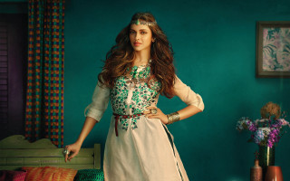 Woman dress green wall floral - floral free wallpaper