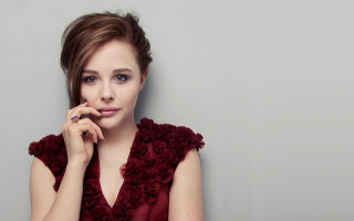 Woman red dress araceli gilbert - under her chin free wallpaper