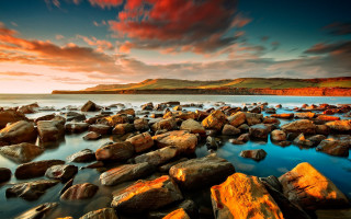Rocky beach sunset red sky 2 - a red sky in the background free wallpaper