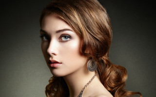 Woman necklace earrings serious blue - a necklace and earrings free wallpaper