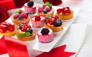 Berry raspberry dessert florianne becker - top of them free wallpaper