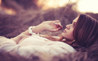Woman laying sky holding jewelry - a string free wallpaper