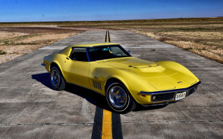 Yellow corvette runway tilt shift - cornelisz hendriksz vroom free wallpaper for desktop