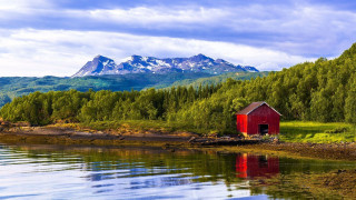 Red house lake mountains forest - a red house free wallpaper