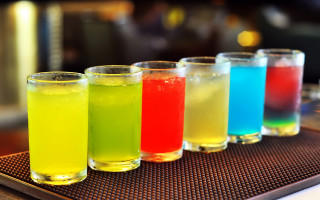 Glasses colored liquids tray table - 2 d sprite free wallpaper