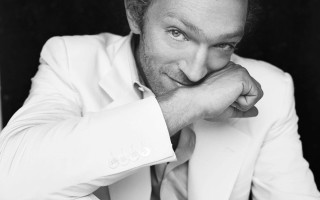 Man white suit tie posing - a white suit free wallpaper
