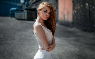 Romantic woman white dress city - romanticism free wallpaper