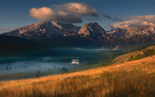 Mountain house foggy valley twilight - ferenc joachim free wallpaper