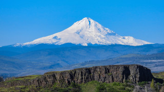 Mountain snowcap forests blue sky - a mountain free wallpaper