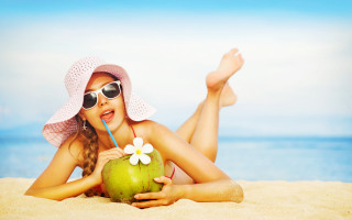 Beach woman coconut drink summer - her mouth free wallpaper