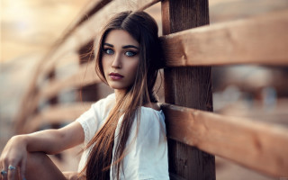 Woman leaning fence blueeyes longhair - leaning free wallpaper