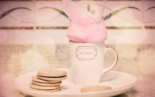 Milk cookies pink liquid still - a plate free wallpaper