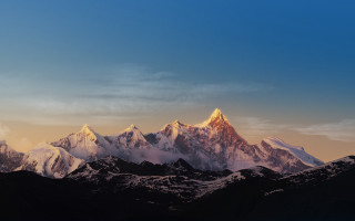Mountain range clouds snow capped - a mountain range free wallpaper