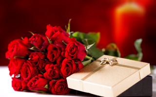 Red roses gift box candle - a bouquet free wallpaper