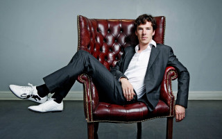 Man sitting red chair feet - red free wallpaper