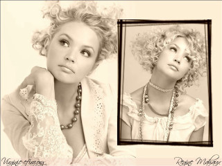 Woman curly hair necklace mirror - beatrice huntington free wallpaper