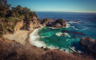 Allans beach cliff trees sky - adobe lightroom free wallpaper