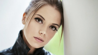 Woman blackjacket blackshirt leaning wall - against a wall free wallpaper