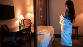 Woman white dress hotel room - a lamp free wallpaper