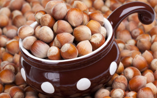 Bowl of nuts autumn les - white dot free wallpaper