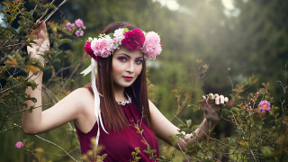 Woman flowers hair field portrait - a field of flowers free wallpaper