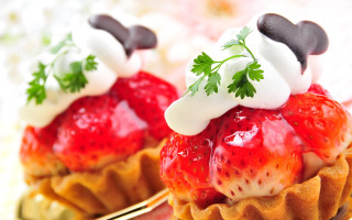 Dessert plate strawberries fofork blurry - delaunay free wallpaper
