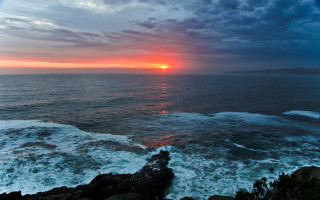 Sunset ocean waves cliff reflection - a cliff free wallpaper