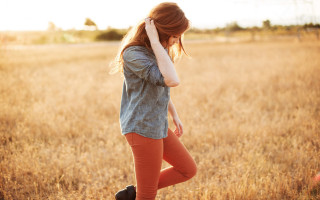 Woman field tallgrass redhair beach - tall grass free wallpaper