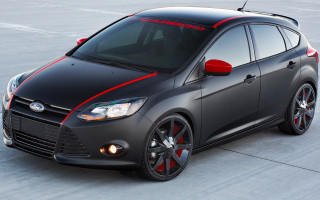 Black car red stripes parking - a black car free wallpaper