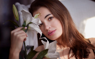 Woman holding lily smiling portrait - a smile free wallpaper for desktop