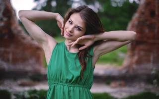 Elina karimova green dress portrait - arabesque free wallpaper for desktop