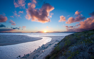 Sunset beach hill birds water - a few bird free wallpaper