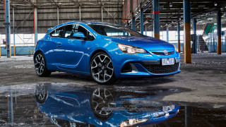 Blue car garage reflection photorealism - a reflection free wallpaper