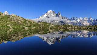 Mountain range reflection lake blue - a mountain range in the background free wallpaper