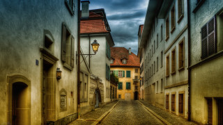 Narrow street lamp post cobblestone - a narrow street free wallpaper