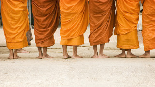 Monks jigsaw puzzle symmetry ella - symmetric balance free wallpaper