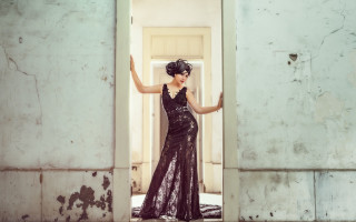 Woman black dress doorway artdeco - art deco free wallpaper