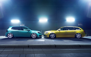 Night parking lot cars moon - a parking lot free wallpaper