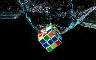 Floating rubik water bubbles splash - ernő rubik free wallpaper