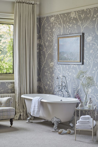 Bathroom tub chair window curtains - a bathroom free wallpaper
