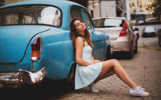 Woman dress leaning car outdoors - a street corner free wallpaper