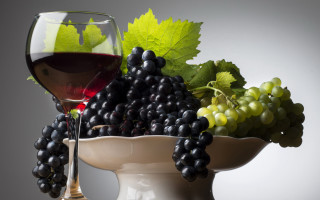 Wine grapes bowl stilllife professional - a bowl free wallpaper
