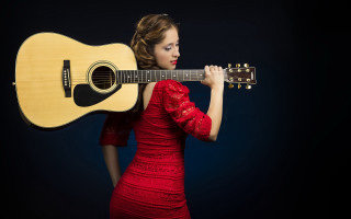 Woman red dress guitar serious - her right hand free wallpaper