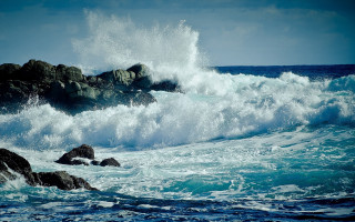 Large wave rocks ocean sunny - ocean free wallpaper