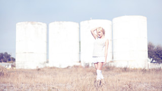 Woman dress hat field silo - a woman in a dress and hat free wallpaper