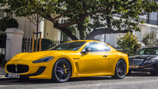Yellow black sports cars city - a city street free wallpaper