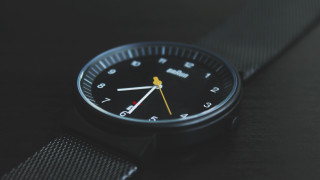 Watch yellow second hand black - a black strap free wallpaper